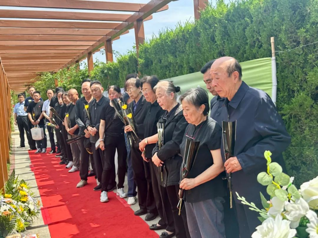 周振兴同志骨灰安葬仪式