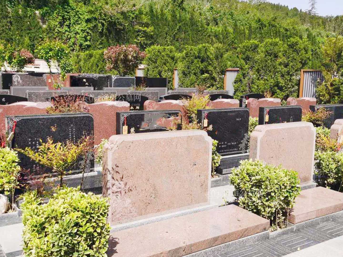 济南公益性墓地和经营性墓地区别