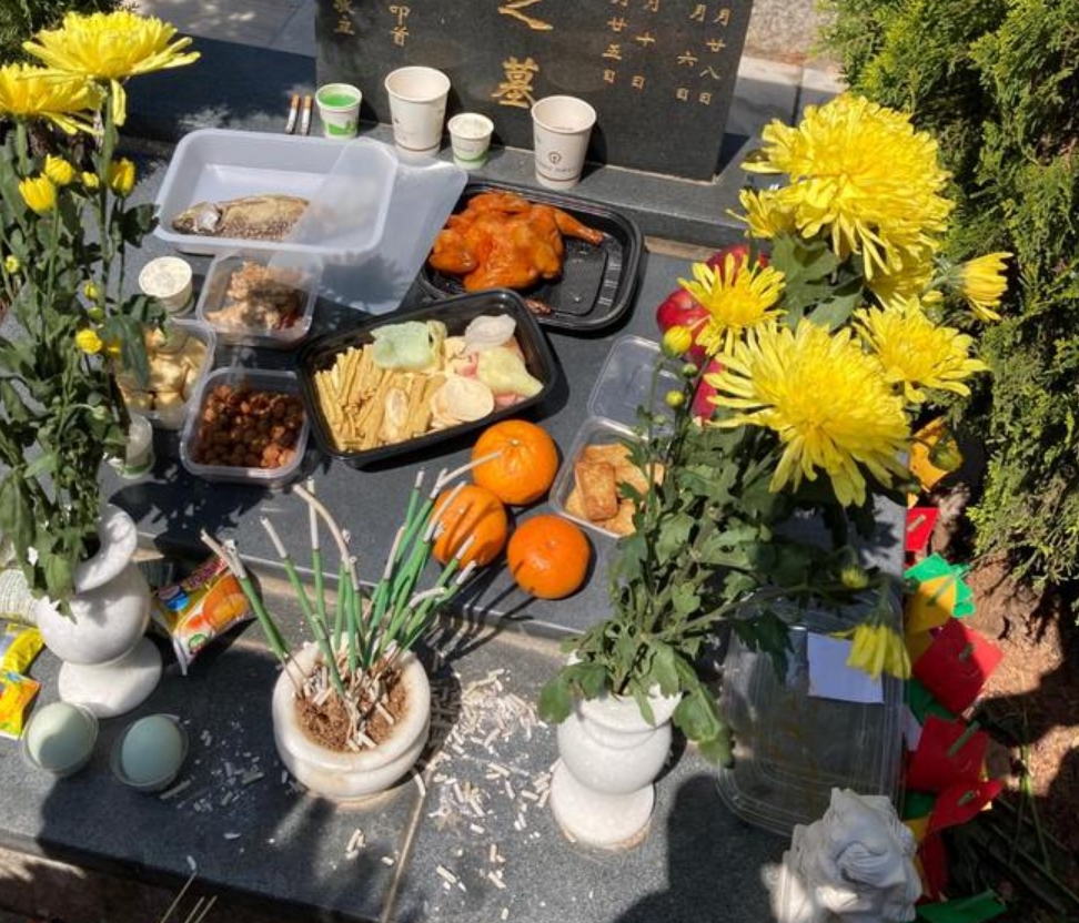 墓地上坟上香的正确方法